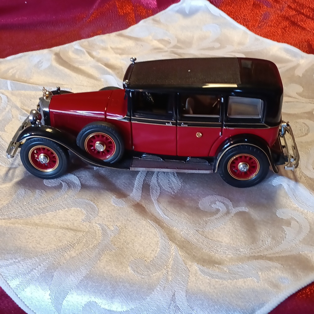 1:24 scale Franklin Mint 1935 Mercedes Benz 770K Grosser diecast car.